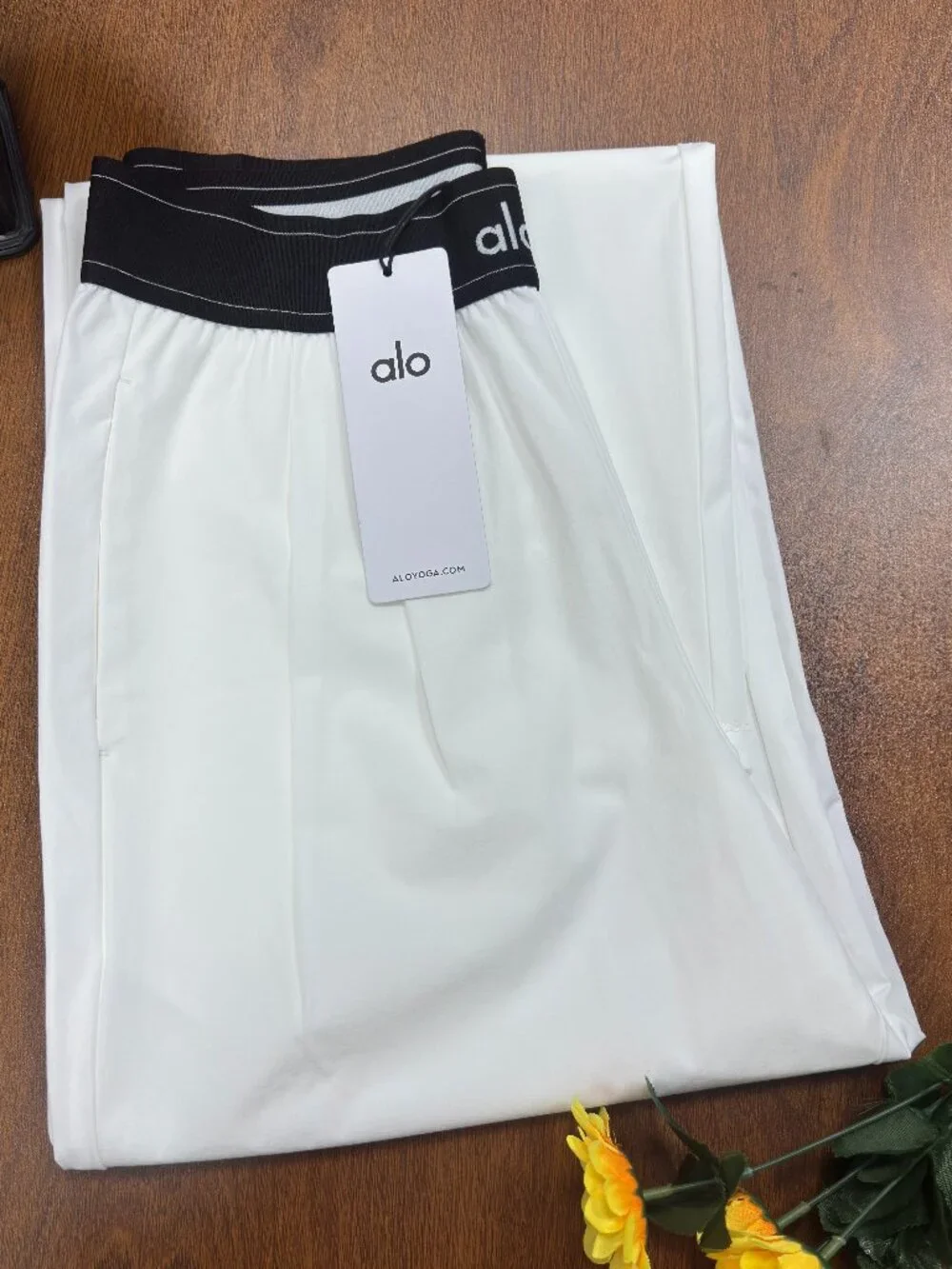 Modern Minimalist🍦NWT ALO Yoga Suit Up Trouser🥼Crisp White